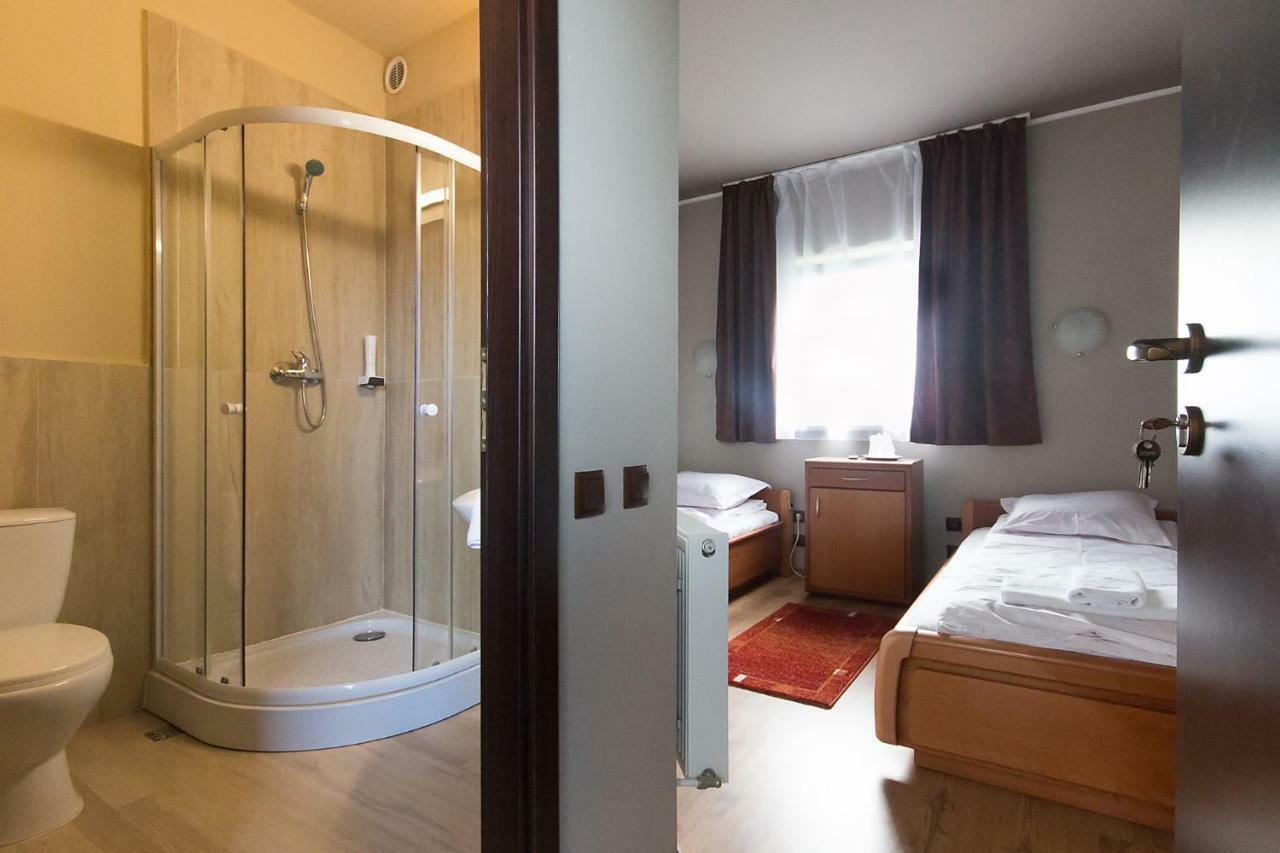 Casa De Piatra Bistro Hotel Клуж-Напока Екстериор снимка
