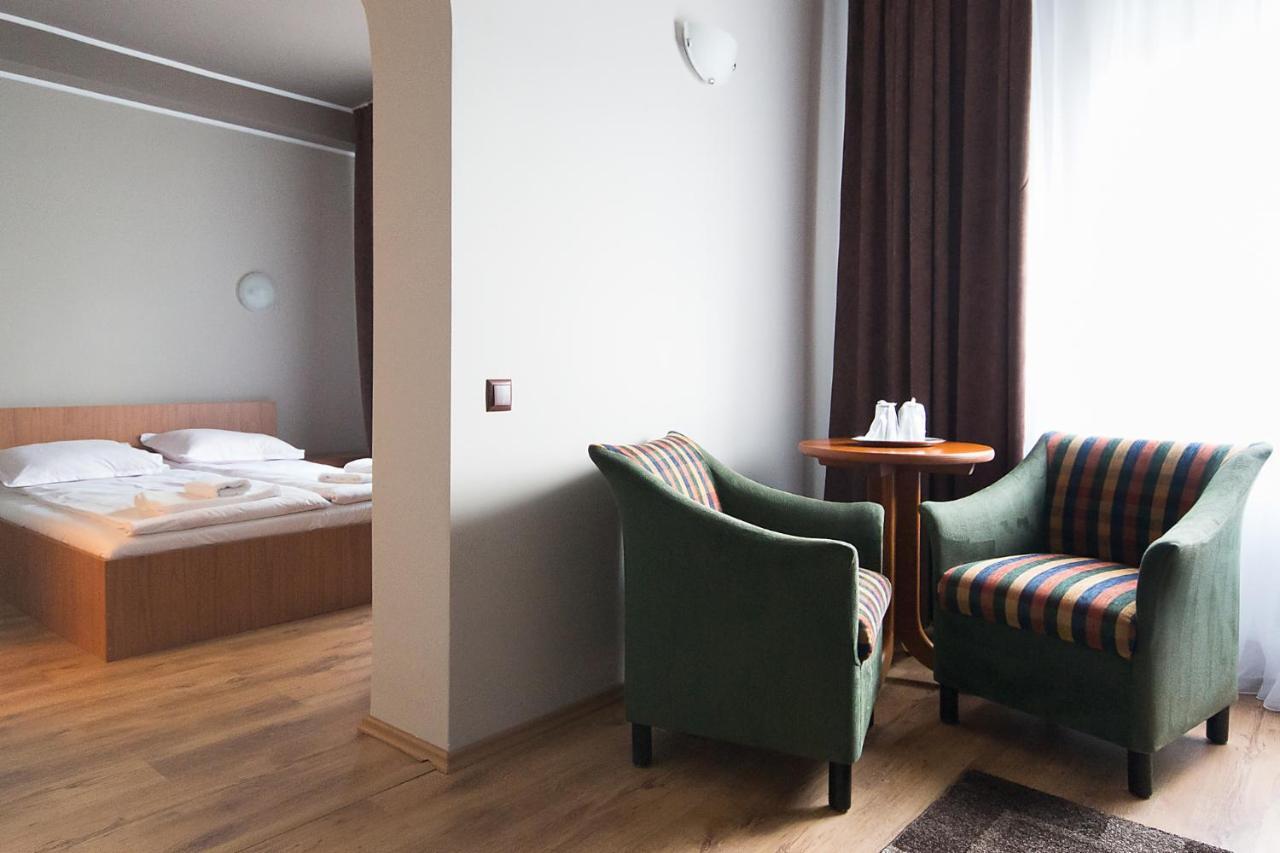 Casa De Piatra Bistro Hotel Клуж-Напока Екстериор снимка